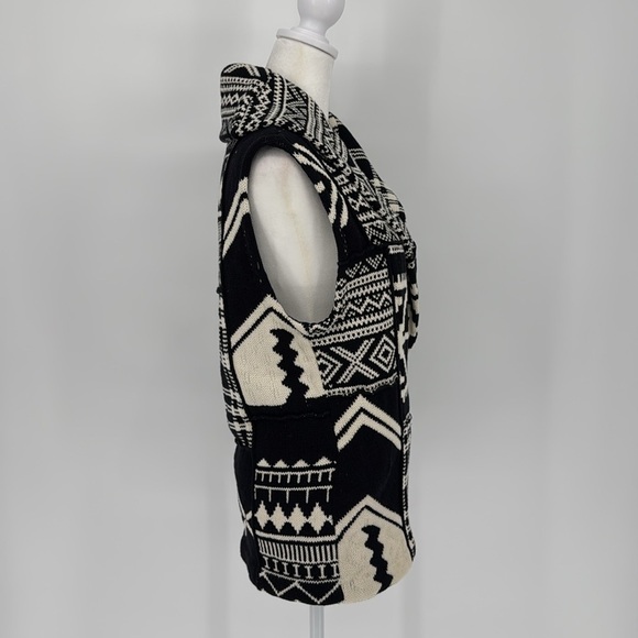 Lauren Ralph Lauren Women’s Sweater Vest Size S  Black and White Aztec Southwest - Picture 2 of 10